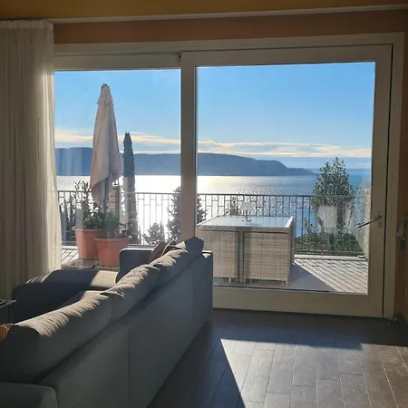 Virgilio Giallo Apartman